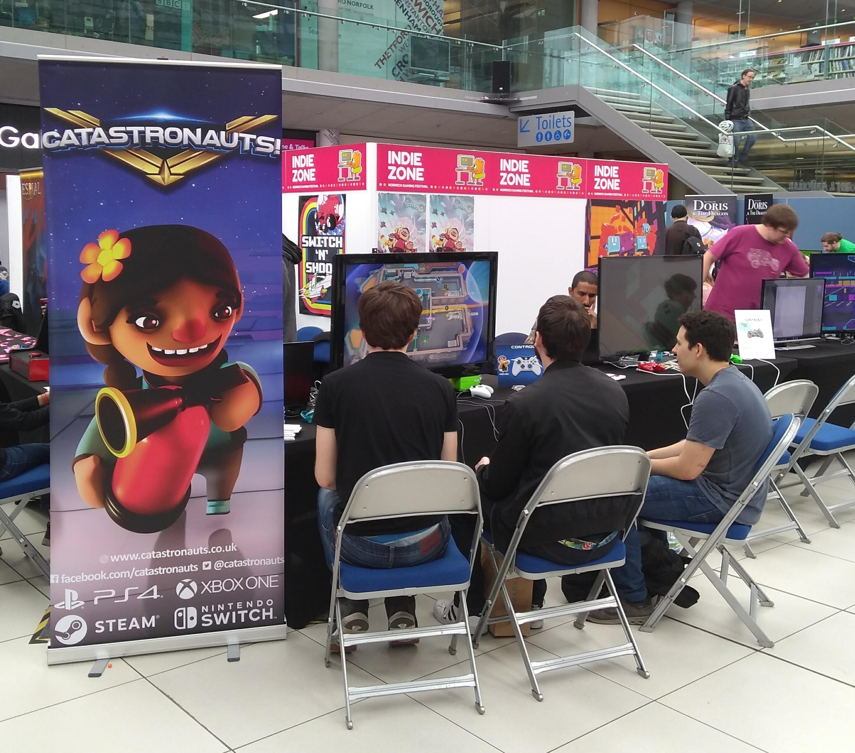 People playing Catastronauts